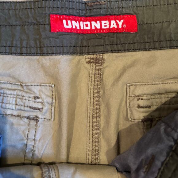 Men's Vintage Y2K Unionbay Cargo Shorts, Khaki, Size 36, EUC - Picture 3 of 4